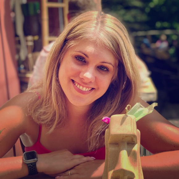 Meet your Posher, Jenni - Picture 1 of 3